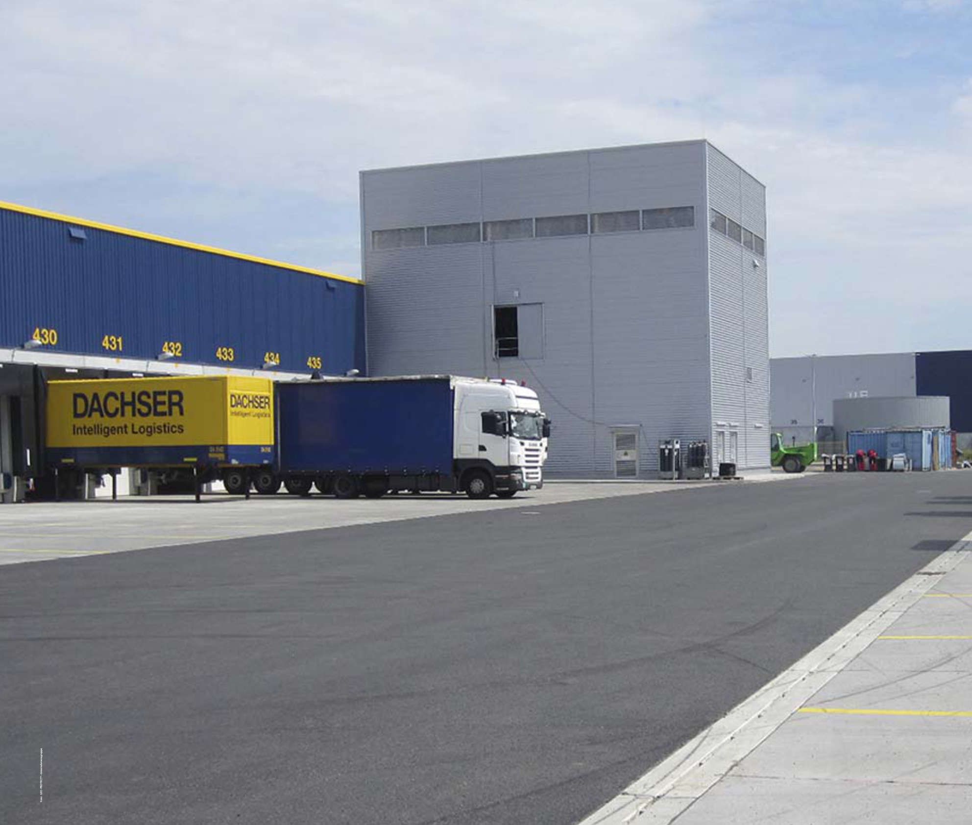 Logistikhalle Dachser, GEO PROTECT®-Referenz zur Behandlung von Niederschlagswasser.